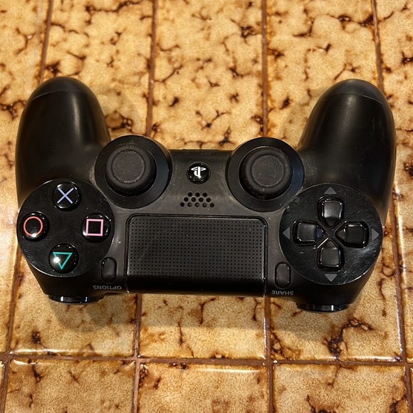 Used PS4 Controllers - Picture 5 of 6